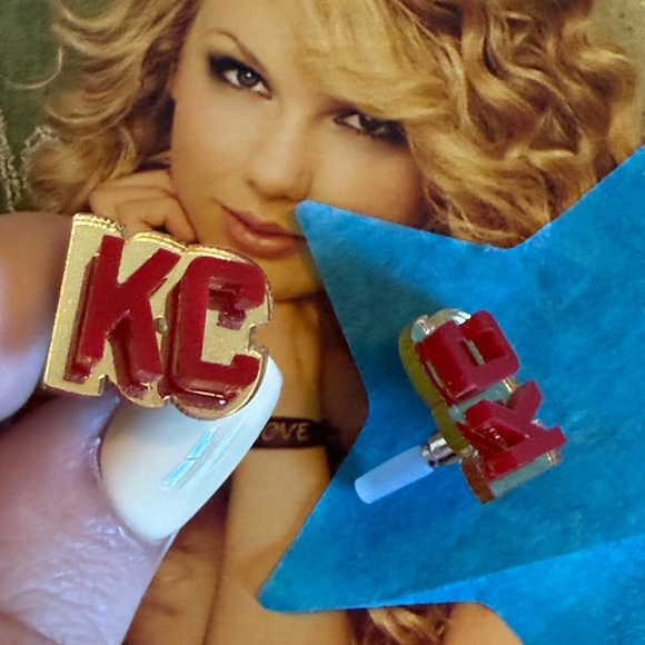 Kansas City Chiefs Earrings KC Studs Football Outfit Accessories - Picture 4 of 5